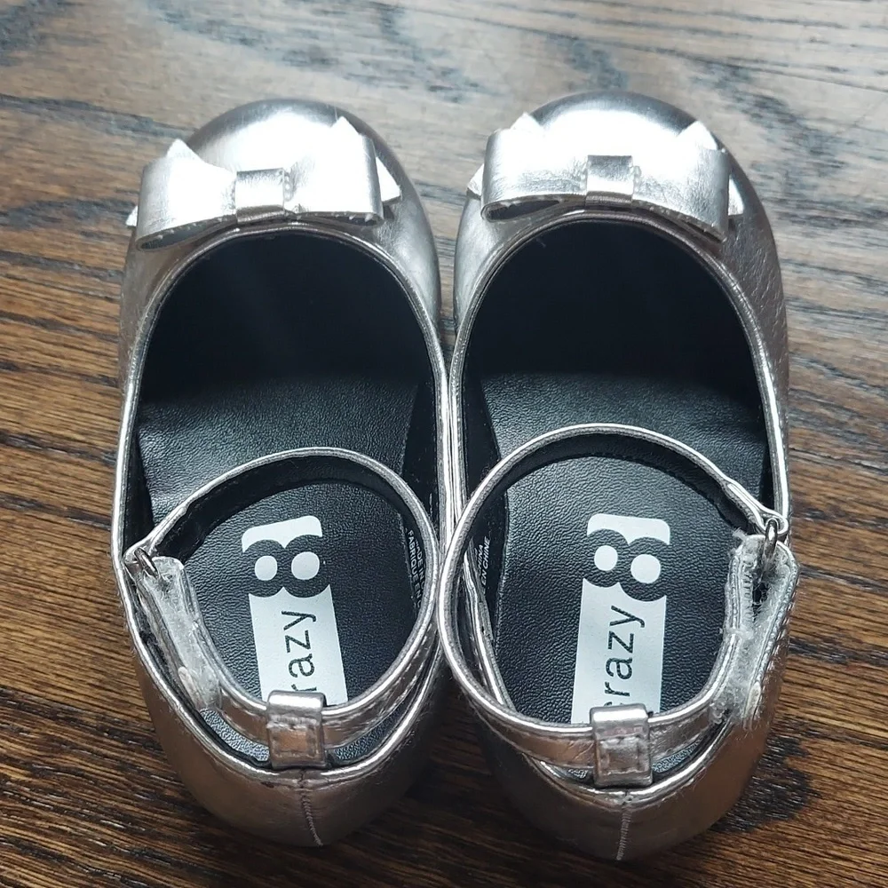 Crazy 8 Girl Silver with Bow Dress Shoes - sz 6